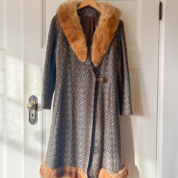 Vintage 1960s Wool Herringbone Tweed Coat with Fur Shawl Collar - Picture 2 of 9